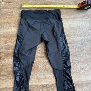 Lululemon Women’s 2 Black Capri Leggings Joggers